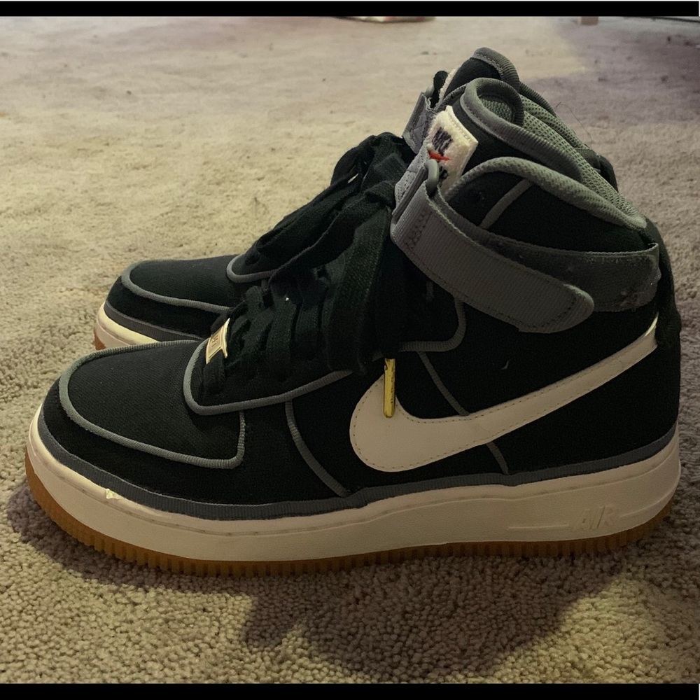 MID TOP AIR FORCE 1S W/ box